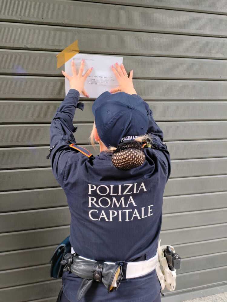 Chiusura locale Polizia Roma Capitale municipale sigilli