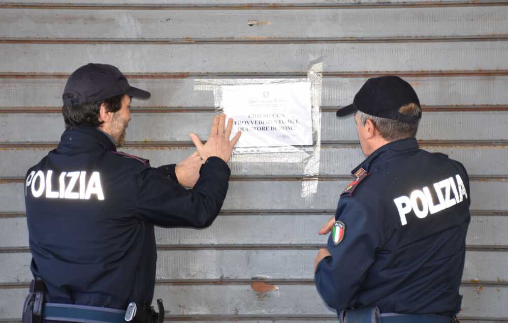 Civitavecchia sigilli polizia bar Civitavecchia sigilli polizia bar