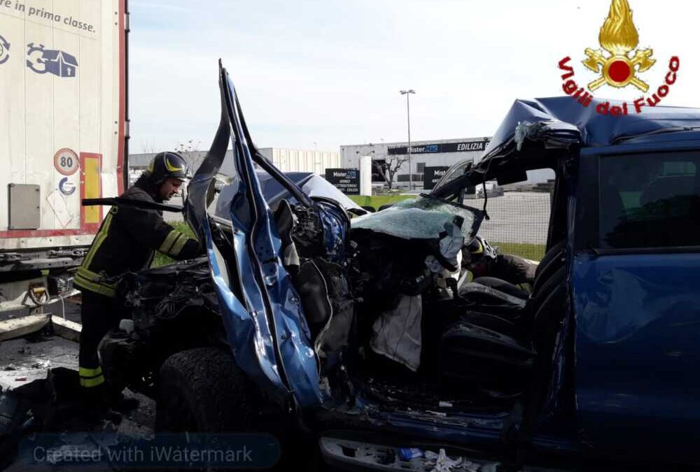 Incidente fra pick-up e tir sull’Aurelia: arriva l’eliambulanza a Ladispoli