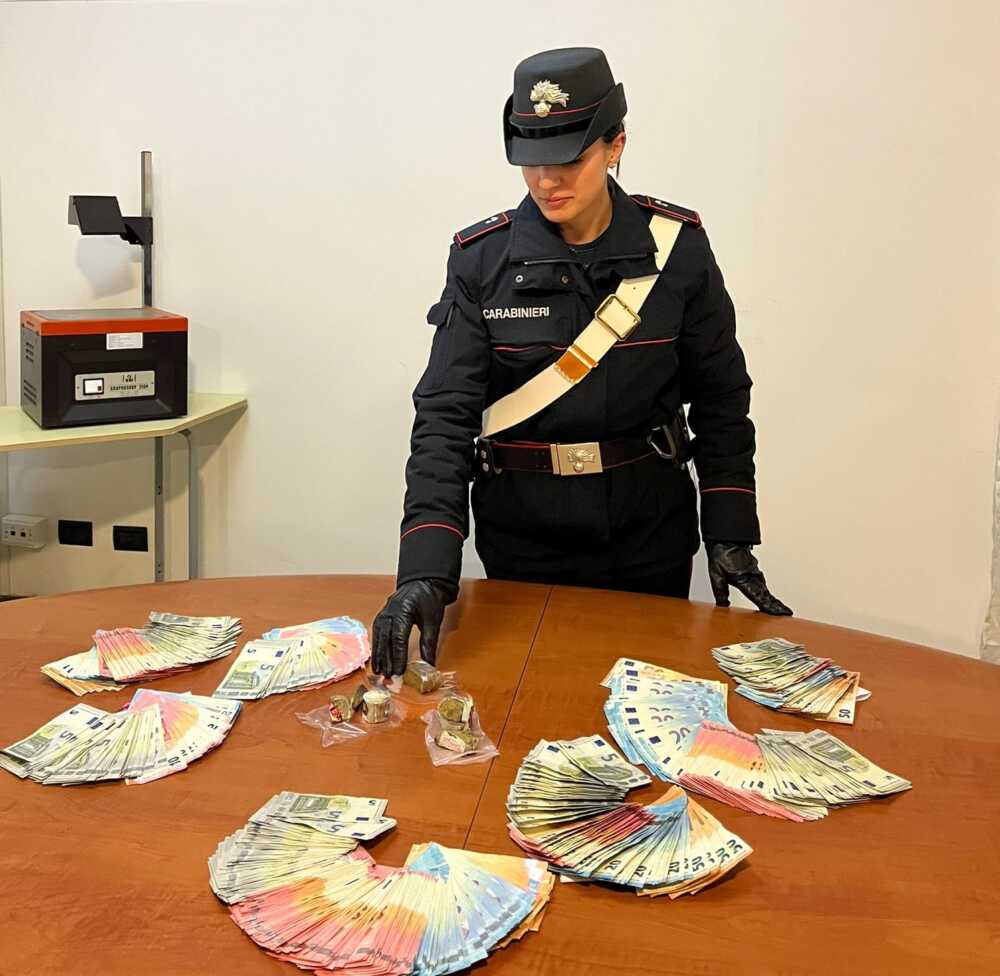 TRASTEVERE - Soldi e droga sequestrati dai Carabinieri - REPERTORIO (2)