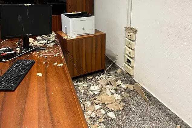 Crolla porzione di soffitto in una stanza del Tribunale di Roma