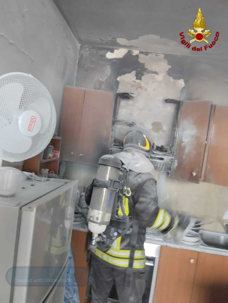 cucina fiamme vvf vigili fuoco pompieri civitavecchia 1 cucina fiamme vvf vigili fuoco pompieri civitavecchia 1