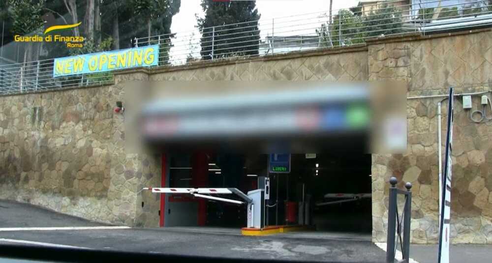 parcheggio interrato sequestrato finanza
