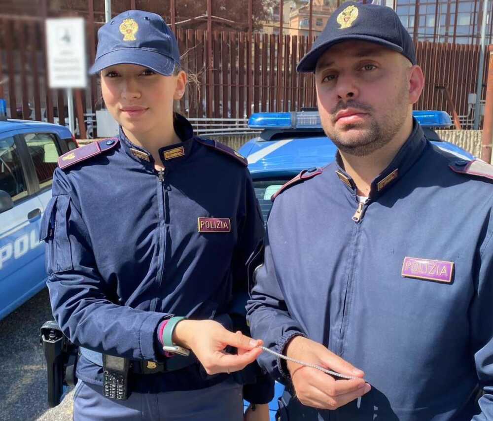 bracciale nuziale recuperato dalla polizia bracciale nuziale recuperato dalla polizia