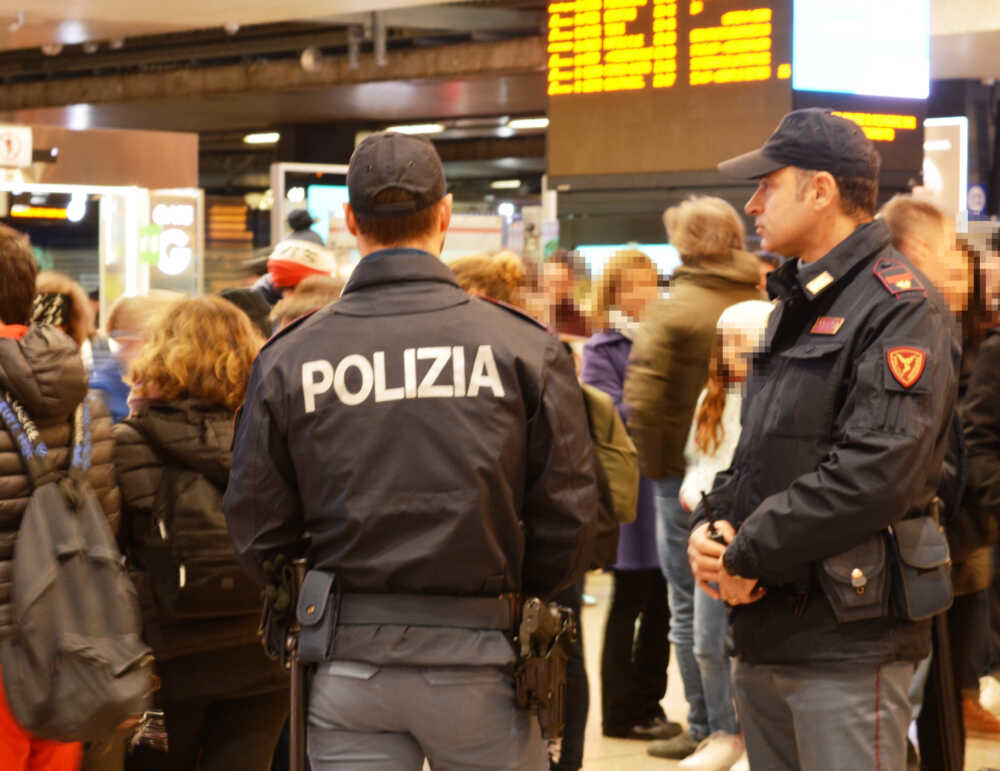 polfer controlli polizia stazione termini treni controlli polizia stazione termini treni polfer