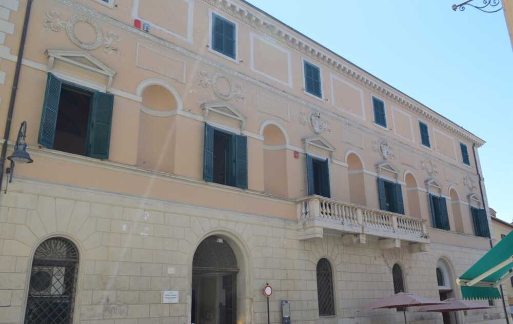 La sede della biblioteca comunale “Vincenzo Cardarelli” Tarquinia La sede della biblioteca comunale “Vincenzo Cardarelli”