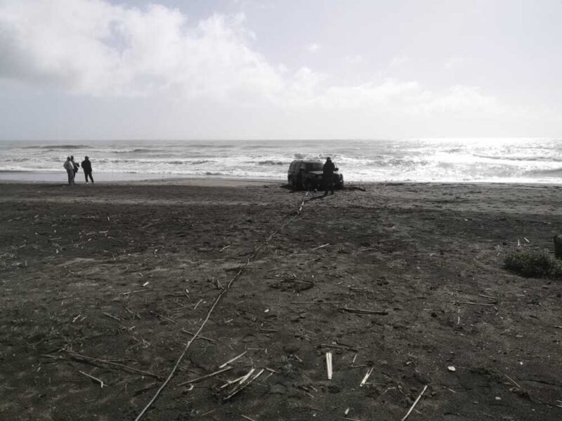 jeep impantanata sabbia campo mare auto 2