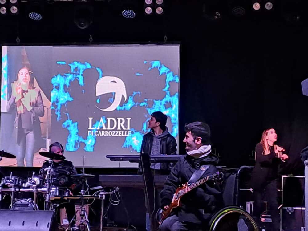 ladri carrozzelle performer lis lingua segni sordi ladri carrozzelle performer lis lingua segni sordi