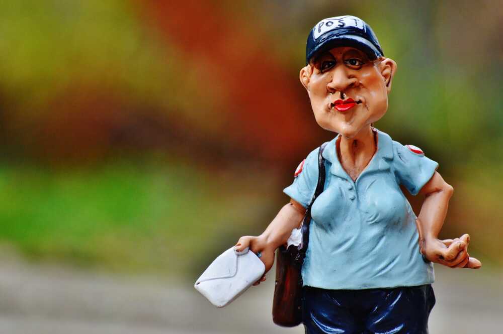 mailwoman-1124342_1280