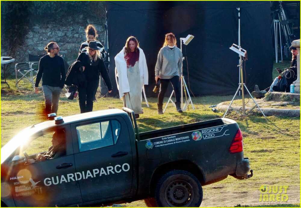 sydney-sweeney-covered-in-blood-filming-immaculate-in-italy film canale monterano sydney-sweeney-covered-in-blood-filming-immaculate-in-italy film canale monterano