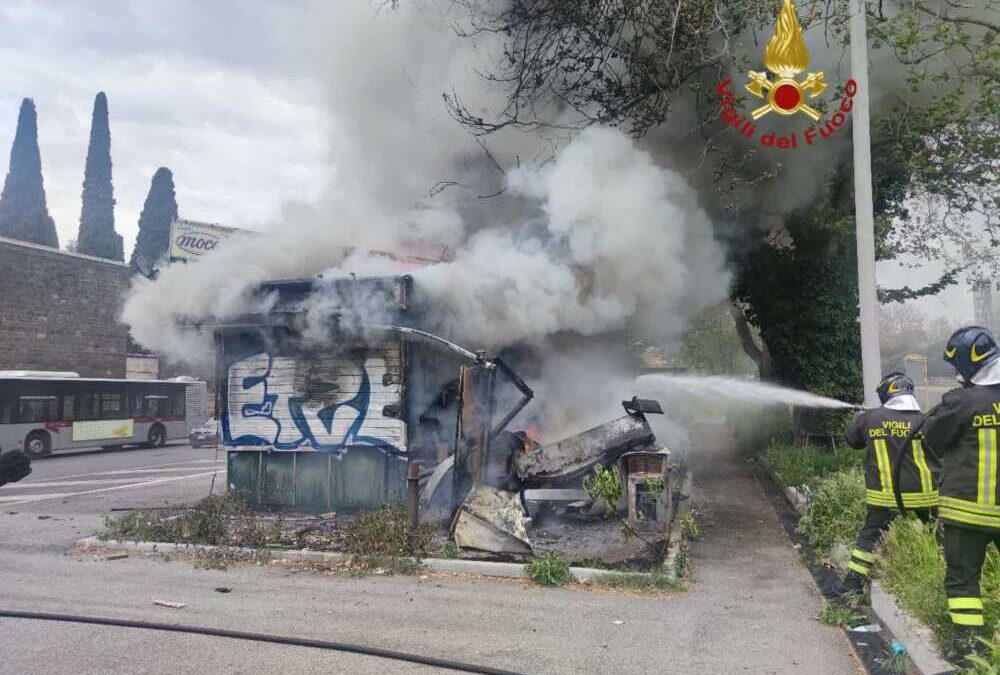 Incendio al Verano: chiosco bar distrutto dalle fiamme