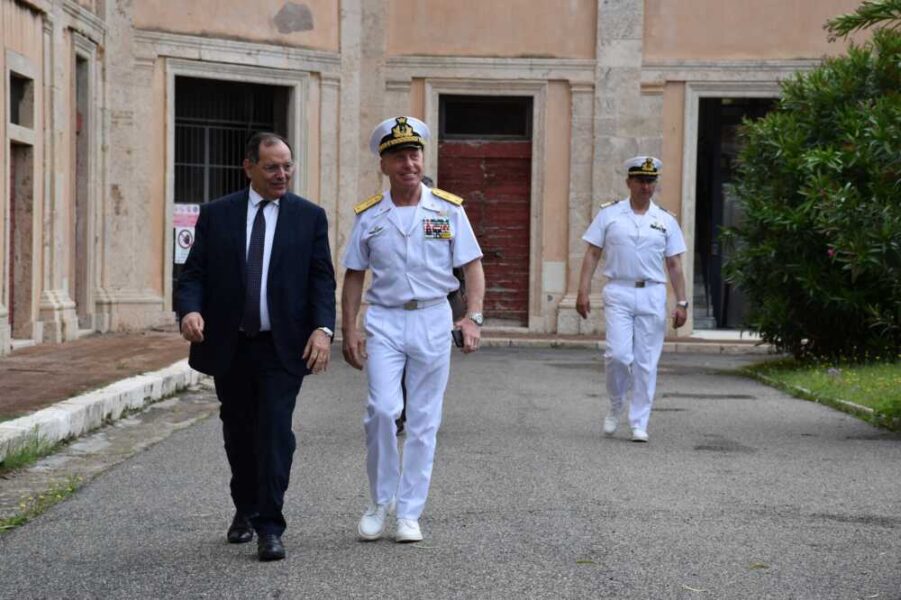 Il Prefetto di Viterbo Antonio Cananà guardia costiera Civitavecchia (1)