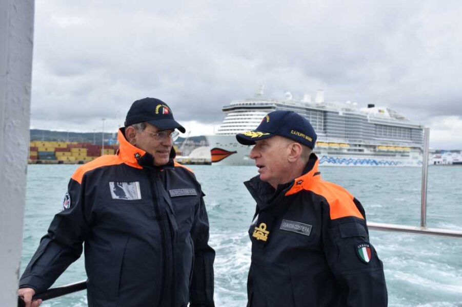 Il Prefetto di Viterbo Antonio Cananà guardia costiera Civitavecchia (1)