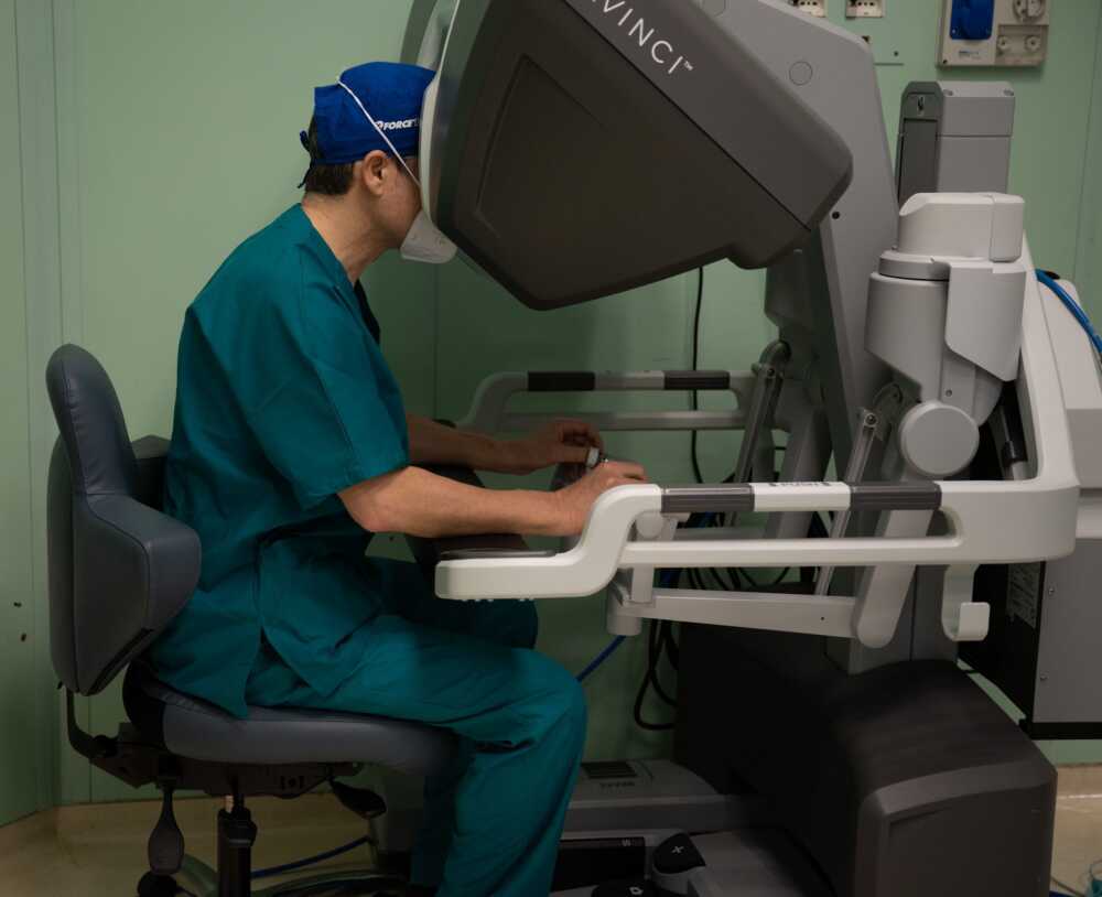 MARCO MARTINI IN SEDUTA OPERATORIA MARCO MARTINI IN SEDUTA OPERATORIA