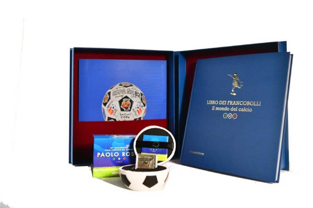 MMM_7989 copia libro calcio filatelia francobolli