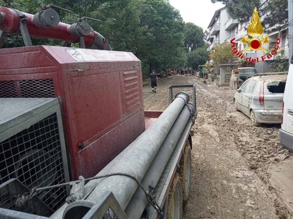 alluvione romagna vvf v fango vvf vigili fuoco pompieri