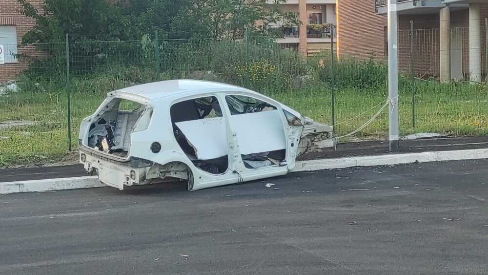 auto cannibalizzata auto cannibalizzata