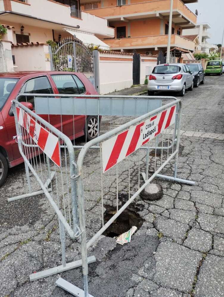 buca voragine via capri ladispoli