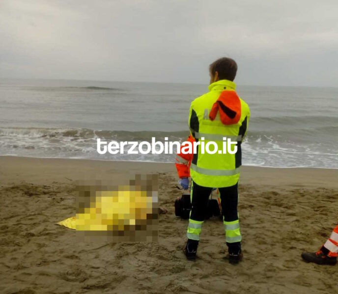 cadavere donna passoscuro spiaggia (22)