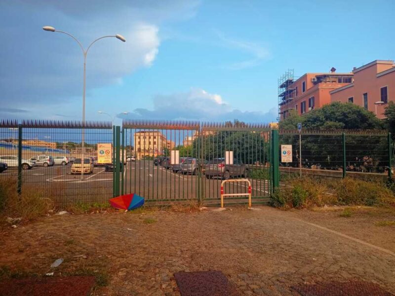 cancello stazione chiuso 2