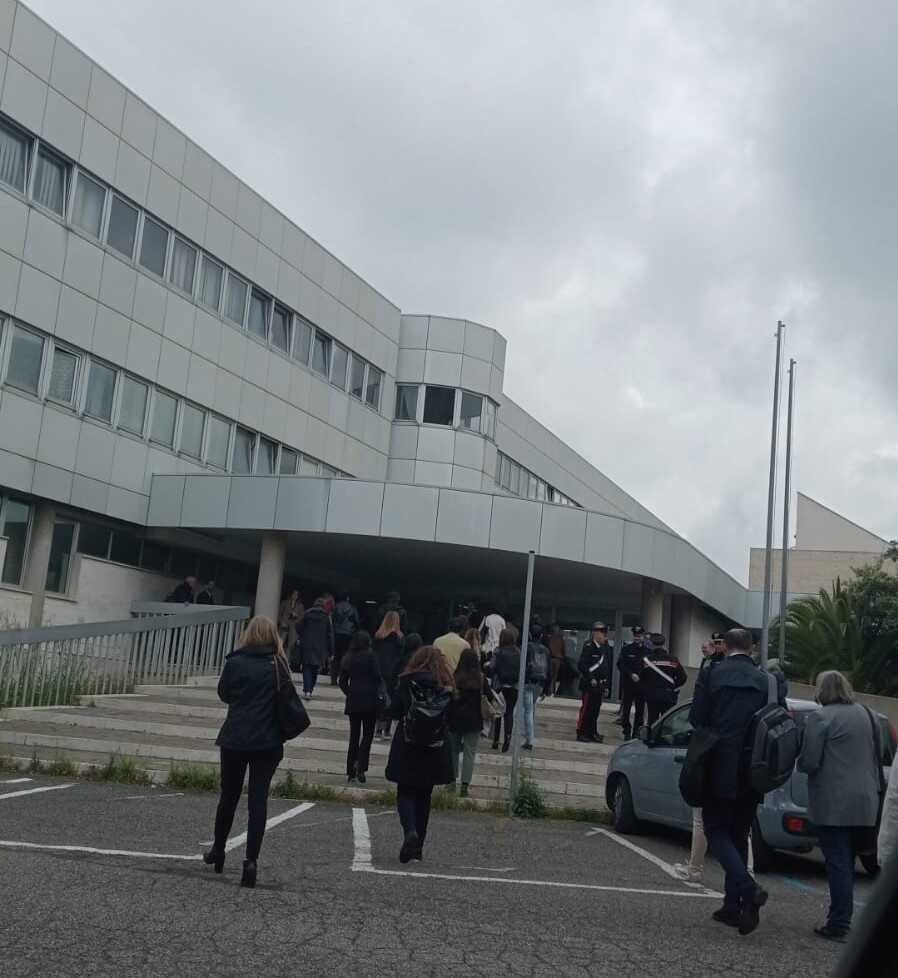 falso allarme bomba tribunale civitavecchia evacuato falso allarme bomba tribunale civitavecchia evacuato