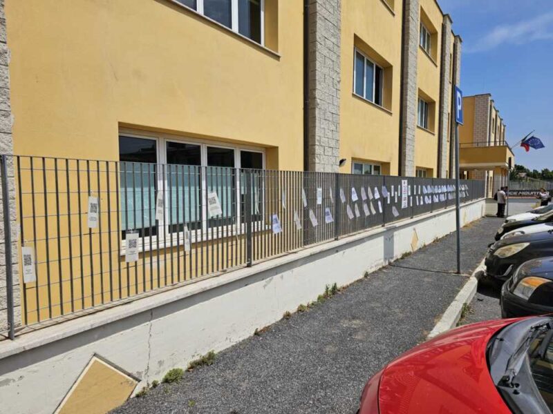 “Il Maggio dei Libri”, l’I.C. “Ilaria Alpi” di Ladispoli allestisce la RECINZIONE - CITAZIONE tante voci tanti libri (2)