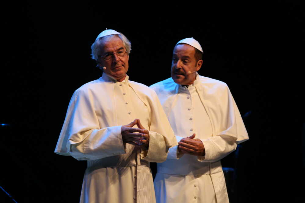 Il duo Lopez-Solenghi inaugura la stagione al Teatro Romano di Ostia Antica