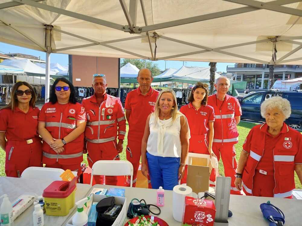 controlliAMOci - Consigliera Prosperi e Volontari Croce Rossa