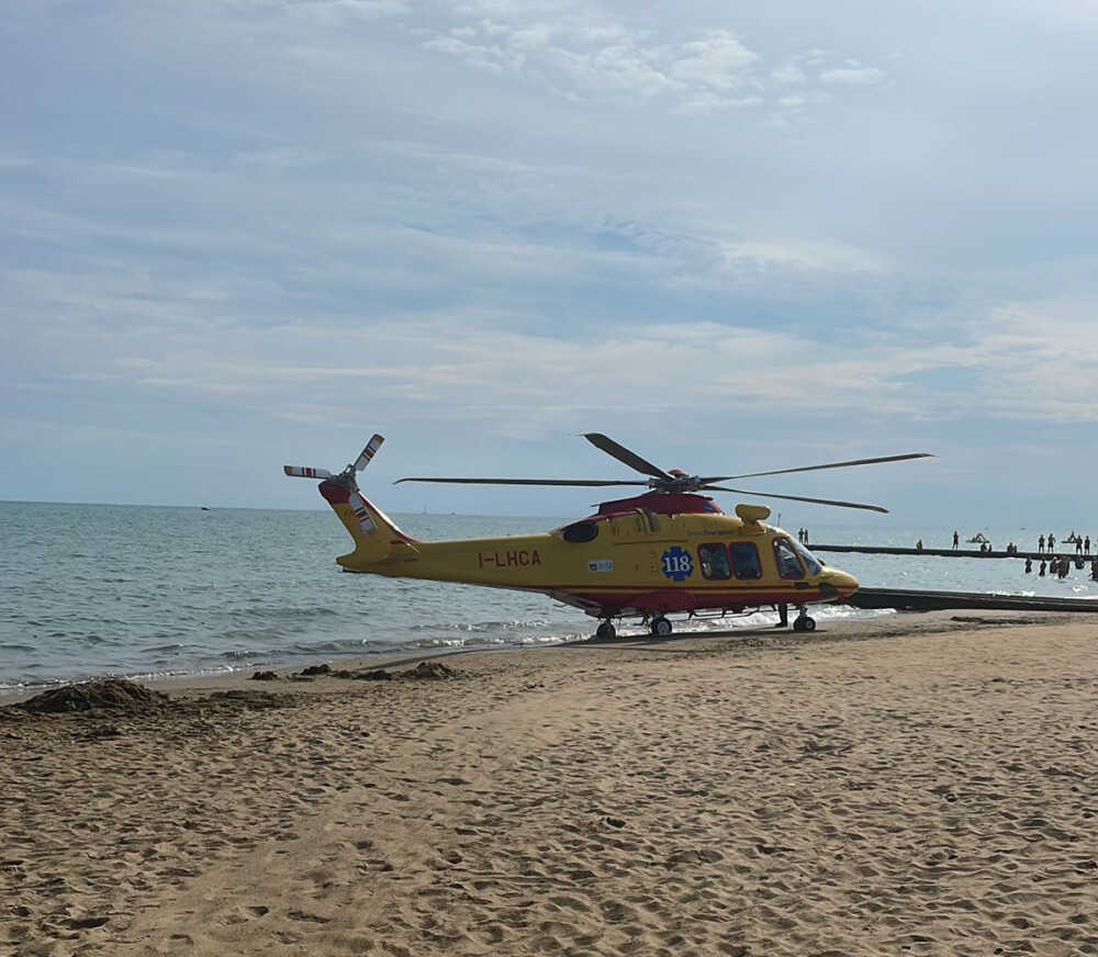 elicottero spiaggia elisoccorso eliambulanza