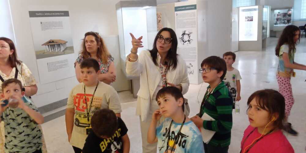Allievi, genitori e docenti della “Melone” di Ladispoli a Villa Giulia alla scoperta degli Etruschi