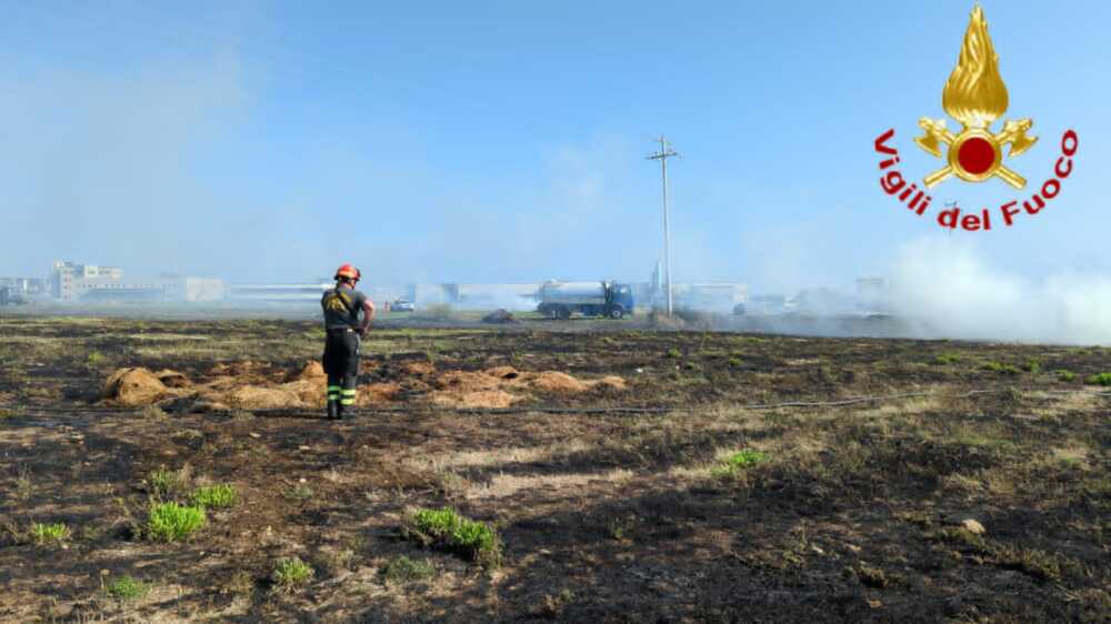 incendio scaglia vvf vigili fuoco pompieri civitavecchia