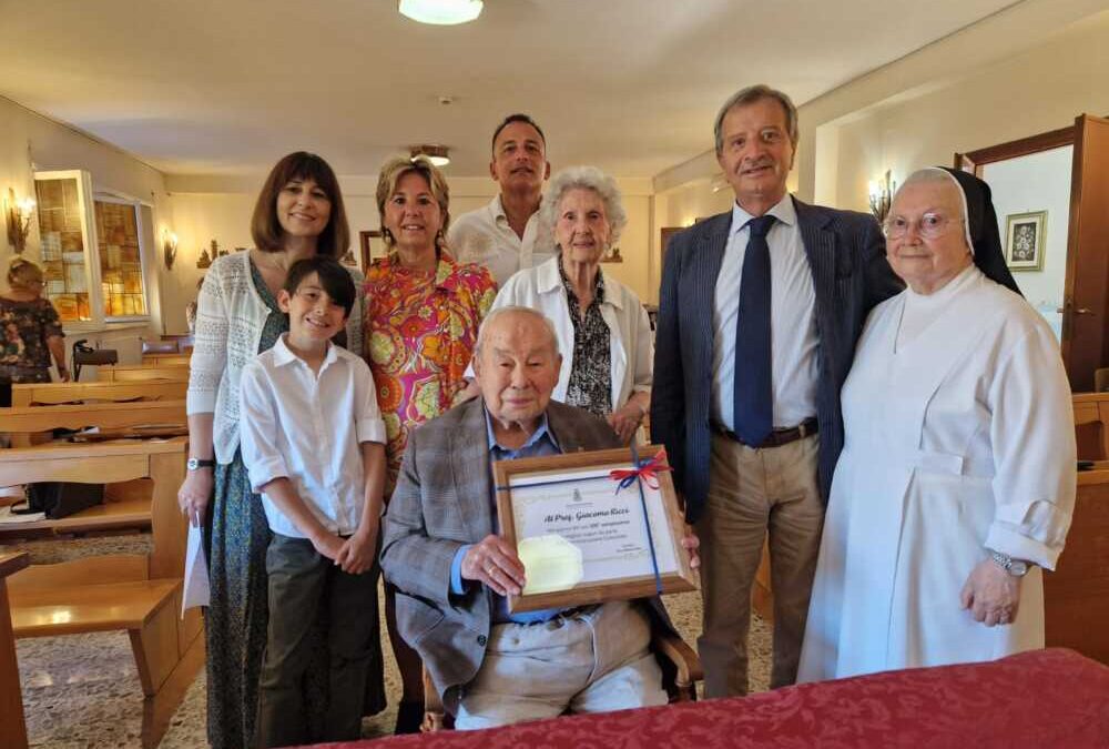 Il prof Ricci compie 100 anni, Santa Marinella lo omaggia