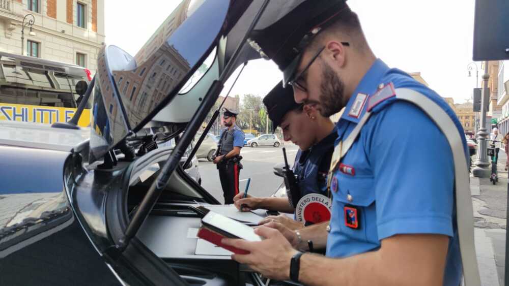 I controlli dei Carabinieri nell’area della stazione Termini (2)