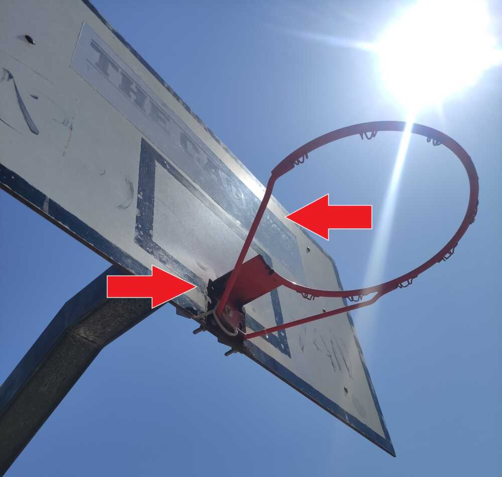 canestro senza bullone e ferro rotto recinzione basket campetti via firenze ladispoli canestro senza bullone e ferro rotto recinzione basket campetti via firenze ladispoli
