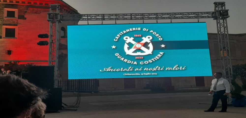 L’omaggio delle Dogane di Civitavecchia alla Capitaneria per il 158esimo