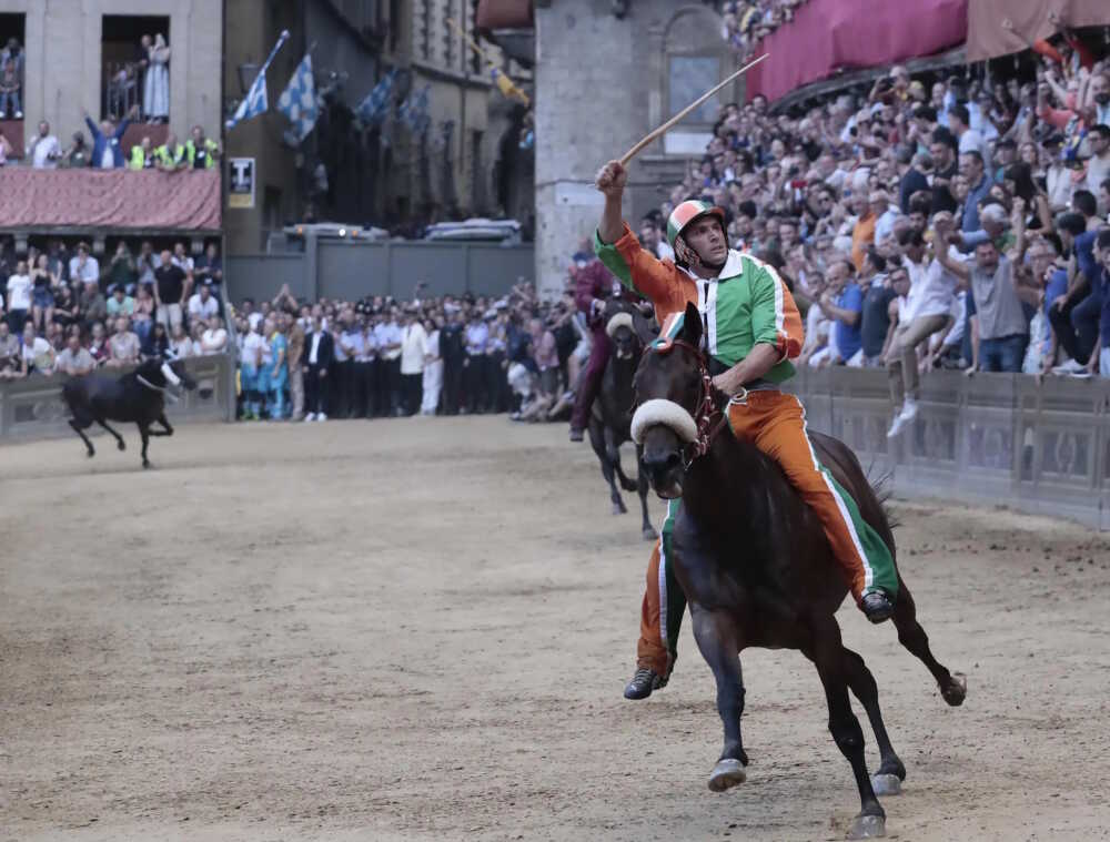 giovanni atzeni tittia violenta da clodia selva palio siena