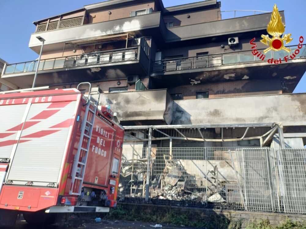 incendio supermercato todis passoscuro vvf vigili fuoco pompieri incendio supermercato todis passoscuro vvf vigili fuoco pompieri