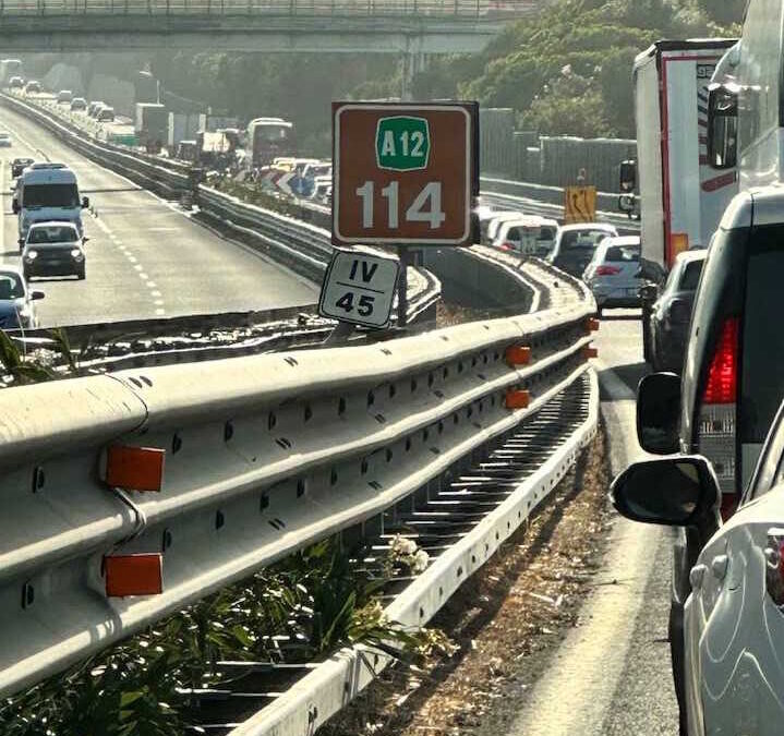 Incidente sulla A12 al km 22 verso nord, code e rallentamenti