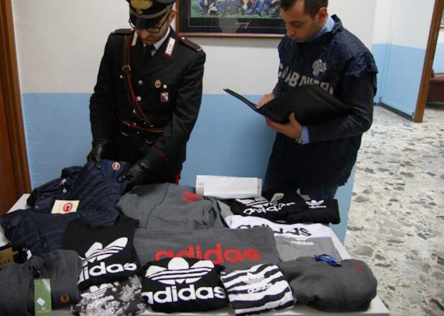 sequestro abbigliamento carabinieri