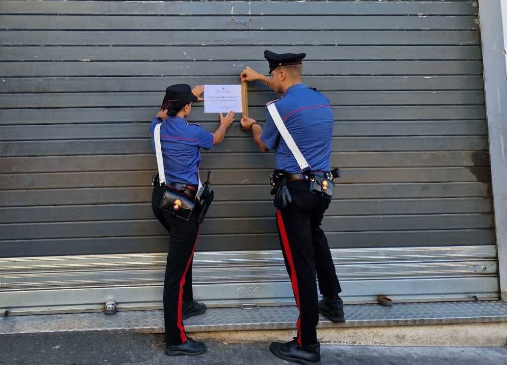 CASILINA – Il locale chiuso dai Carabinieri (2) CASILINA - Il locale chiuso dai Carabinieri (2)