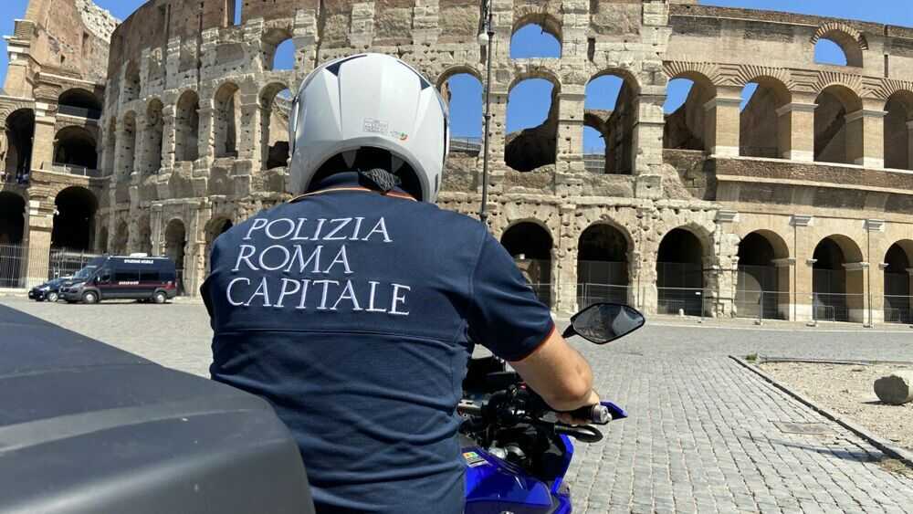 Colosseo municipale roma capitale moto