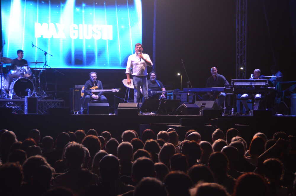MAX-GIUSTI-PUBBLICO-CAMPO-DI-MARE