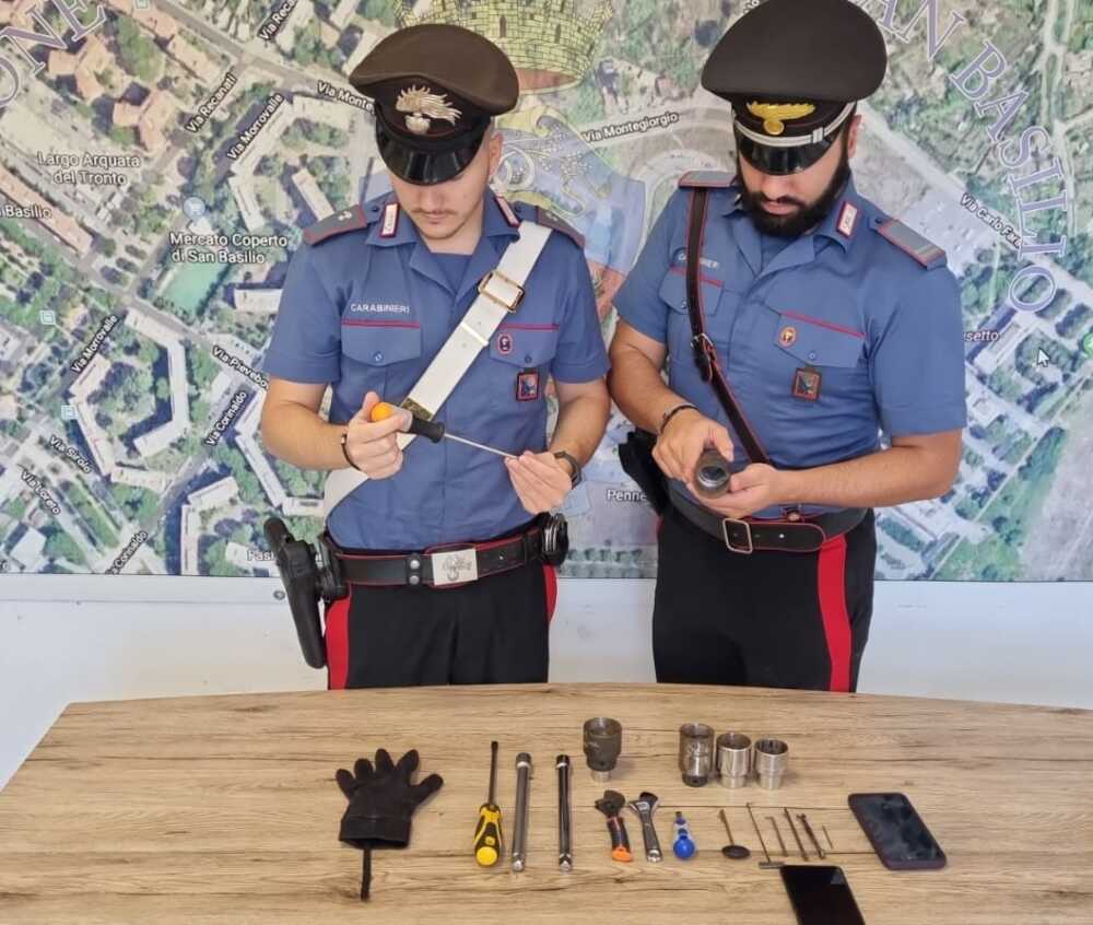 Sequestro arnesi Carabinieri San Basilio (2)