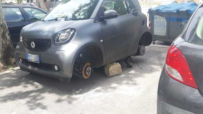 Smart senza ruote Fregene Smart senza ruote Fregene