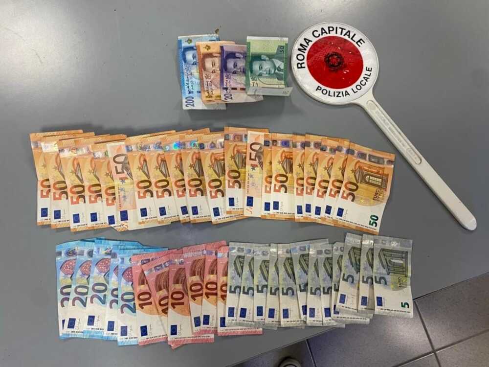 Tre fermi e un arresto nel Ferragosto della Polizia di Roma Capitale Tre fermi e un arresto nel Ferragosto della Polizia di Roma Capitale