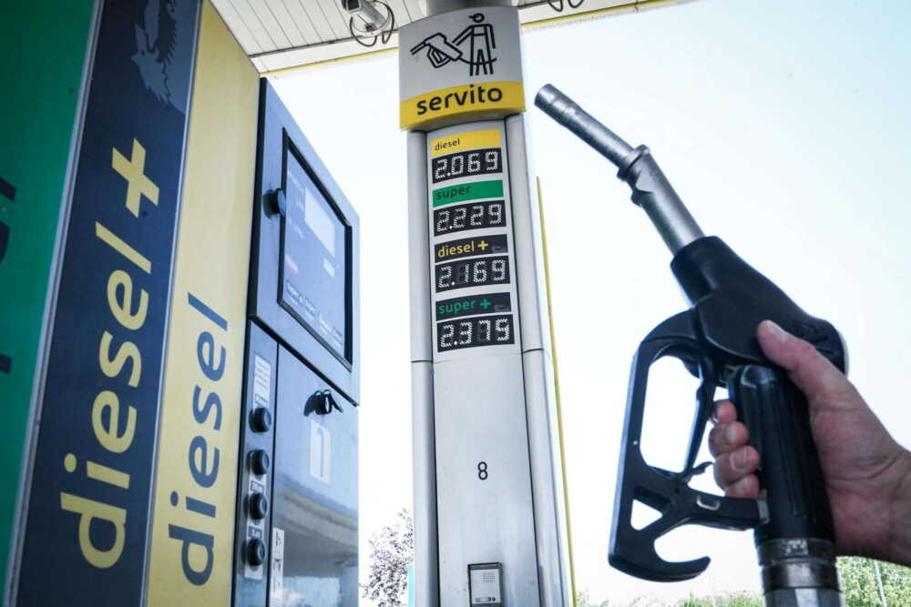 benzina sempre più alta