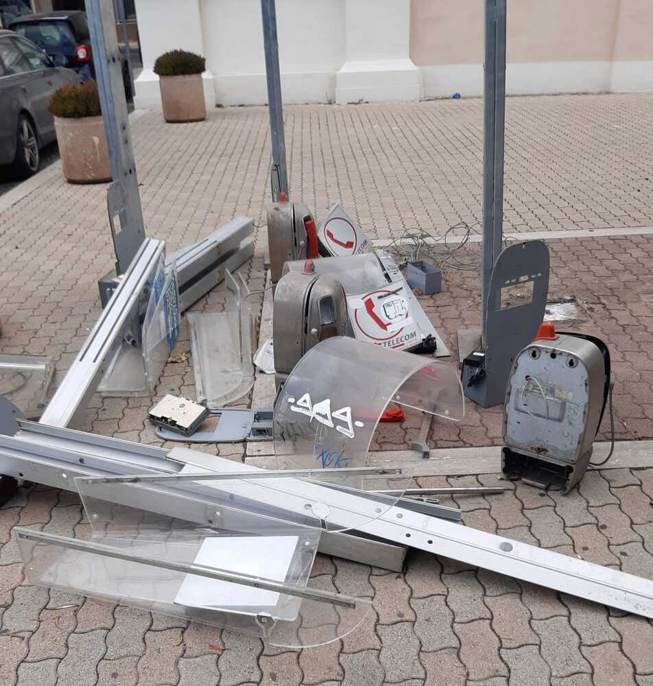 cabina telefonica telecom viale garibaldi civitavecchia cabina telefonica telecom viale garibaldi civitavecchia