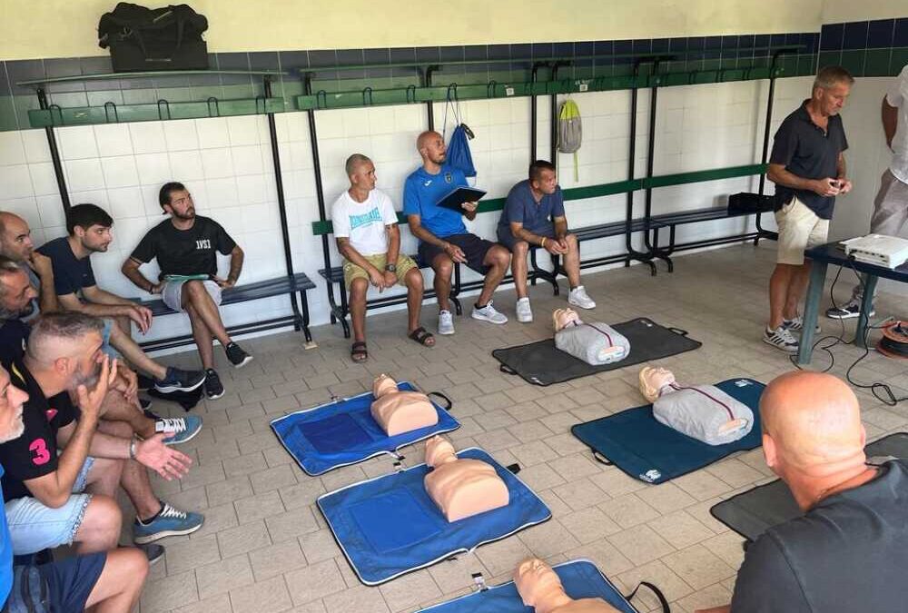 Corso per defibrillatore del Cerveteri Calcio per gli istruttori del settore giovanile verdazzurro