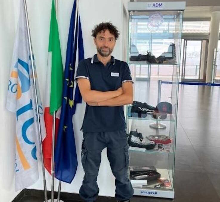 Le Dogane di Civitavecchia espongono le vetrine al porto con i prodotti sequestrati