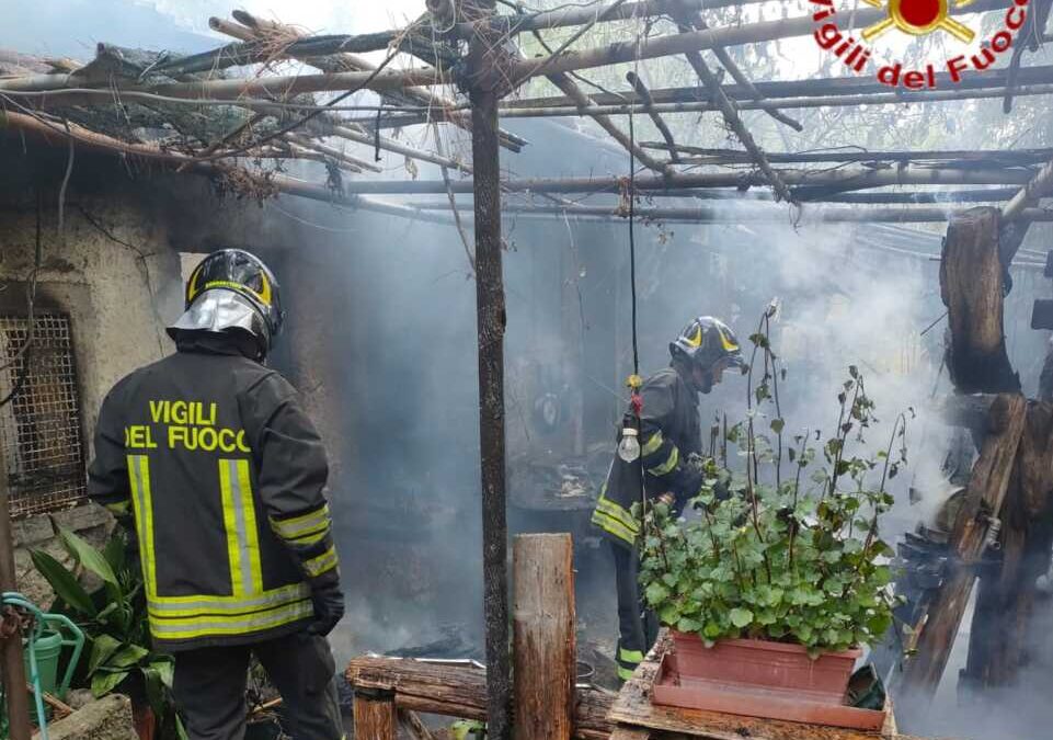 Incendio di baracche ad Allumiere: dentro c’erano bombole di gpl